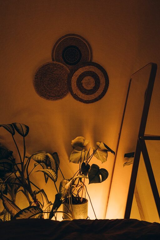 Simple Tips for Creating a Cozy and Inviting Home Atmosphere